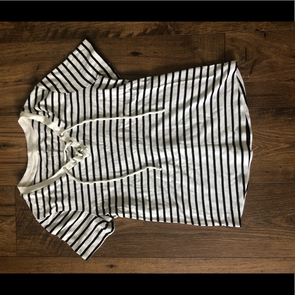 lace up tee (i didn’t have an iron 🤣)